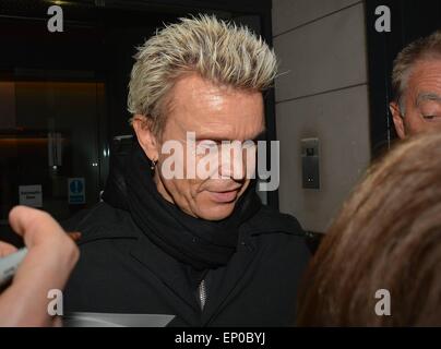 Billy Idol arrivant à Vicar Street avec le guitariste Steve Stevens et sa femme Josie Stevens avant leur concert sold out ce soir (07Nov14) avec : Billy Idol Où : Dublin, Irlande Quand : 07 novembre 2014 Source : WENN.com Banque D'Images