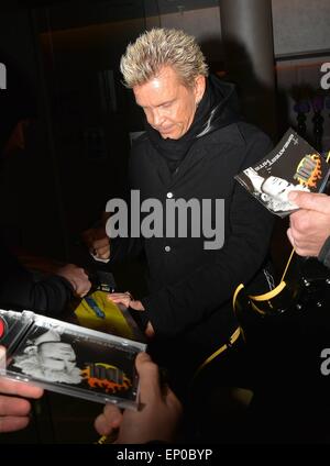 Billy Idol arrivant à Vicar Street avec le guitariste Steve Stevens et sa femme Josie Stevens avant leur concert sold out ce soir (07Nov14) avec : Billy Idol Où : Dublin, Irlande Quand : 07 novembre 2014 Source : WENN.com Banque D'Images