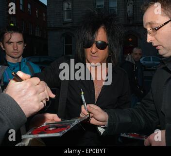 Billy Idol arrivant à Vicar Street avec le guitariste Steve Stevens et sa femme Josie Stevens avant leur concert sold out ce soir (07Nov14) avec : Steve Stevens Où : Dublin, Irlande Quand : 07 novembre 2014 Source : WENN.com Banque D'Images