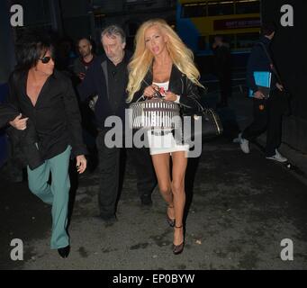 Billy Idol arrivant à Vicar Street avec le guitariste Steve Stevens et sa femme Josie Stevens avant leur concert sold out ce soir (07Nov14) avec : Steve Stevens,Josie Stevens Où : Dublin, Irlande Quand : 07 novembre 2014 Source : WENN.com Banque D'Images