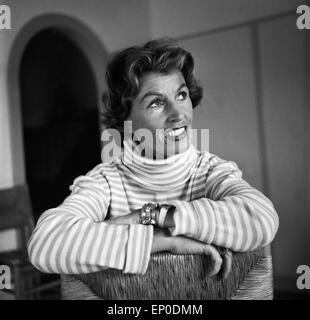 Deutsche Sängerin und Schauspielerin de Lale Andersen, Mitte 1957. L'actrice et chanteuse allemande Lale Andersen, mi 1957. Banque D'Images