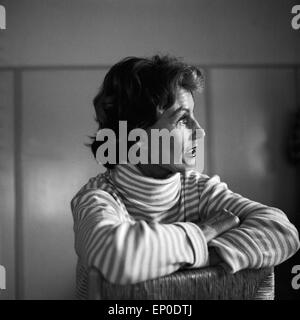 Deutsche Sängerin und Schauspielerin de Lale Andersen, Mitte 1957. L'actrice et chanteuse allemande Lale Andersen, mi 1957. Banque D'Images