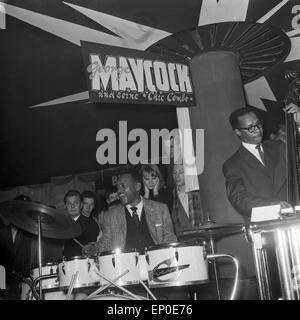 Der amerikanische und Jazzmusiker percussionniste Lionel Hampton dans l'action, 30. Novembre 1956. Le musicien de jazz américain Lionel Hampt Banque D'Images