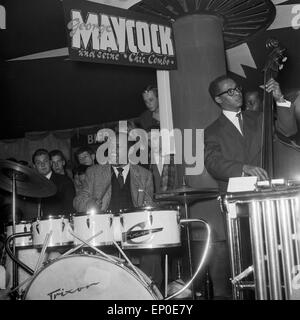 Der amerikanische und Jazzmusiker percussionniste Lionel Hampton dans l'action, 30. Novembre 1956. Le musicien de jazz américain Lionel Hampt Banque D'Images