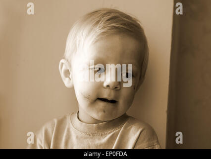 12 mai 2015 - Portrait d'un petit garçon avec une face rayée © Igor Golovniov/ZUMA/ZUMAPRESS.com/Alamy fil Live News Banque D'Images