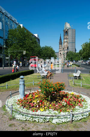 À l'église Gedaechtniskirche Kurfuersten Damm Boulevard Berlin Allemagne Banque D'Images