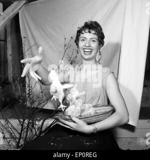 Margot Eskens Deutsche Schlagersängerin in einem à faire dans la région Oster-Special, Hambourg 1956. Schlager allemand singer Margot Eskens à un Moyen-Orient Banque D'Images