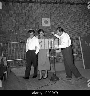 Margot Eskens Deutsche Schlagersängerin Schlagersänger mit dem flämischen Jean Walter, Hambourg 1956. Schlager allemand singer Banque D'Images