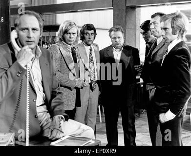 Sonderdezernat K1, Folge : Kassensturz um Mitternacht, acteurs : Gert Günther Hoffmann (am Telefon), Volker Lechtenbrink, Jörg, Banque D'Images