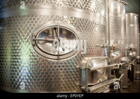 Des cuves à vin en acier inoxydable dans le comté de Dorchester, Maryland, USA Banque D'Images
