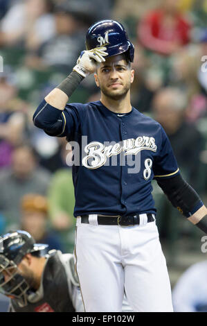 Milwaukee, WI, USA. Le 11 mai, 2015. Droit des Milwaukee Brewers fielder Ryan Braun # 8 à la plaque pendant le match de la Ligue Majeure de Baseball entre les Milwaukee Brewers et les White Sox de Chicago au Miller Park de Milwaukee, WI. Défait les brasseurs Sox 10-7. John Fisher/CSM/Alamy Live News Banque D'Images