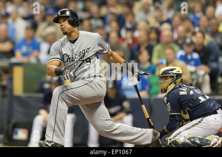 Milwaukee, WI, USA. Le 11 mai, 2015. White Sox de Chicago de premier but Jose Abreu # 79 jusqu'à chauve-souris dans le jeu de la Ligue Majeure de Baseball entre les Milwaukee Brewers et les White Sox de Chicago au Miller Park de Milwaukee, WI. Défait les brasseurs Sox 10-7. John Fisher/CSM/Alamy Live News Banque D'Images