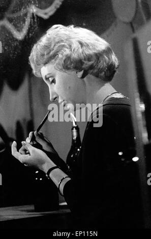 Deutsche Schauspielerin Und Edith Hancke Kabarettistin Fernsehsendung Rhythmus Der Charme Und Melodie Deutschland 196 Photo Stock Alamy