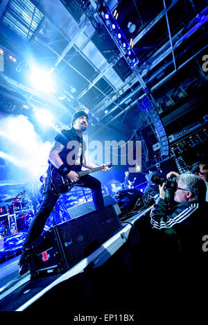 Toronto, Ontario, Canada. 12 mai, 2015. Groupe de metal danois Volbeat effectué au Centre de la General Motors à Oshawa, Canada. Membres du groupe : MICHAEL POULSEN, ANDERS KJÃ˜LHOLM, JON LARSEN, Rob Caggiano Crédit : Igor Vidyashev/ZUMA/Alamy Fil Live News Banque D'Images