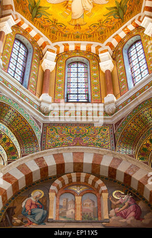 Marseille,France-May 6,2011 : intérieur en basilique Catholique Notre Dame De La Garde. Banque D'Images