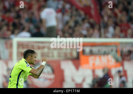 Munich, Allemagne. 12 mai, 2015. Barcelone, Neymar célèbre pendant la demi-finale de la Ligue des Champions match de football FC Bayern Munich vs FC Barcelone à Munich, Allemagne, 12 mai 2015. Photo : Sven Hoppe/dpa/Alamy Live News Banque D'Images