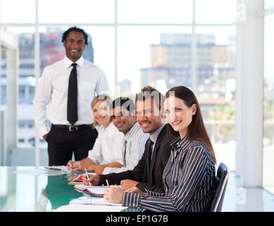 Confident businesswoman assister à une présentation Banque D'Images