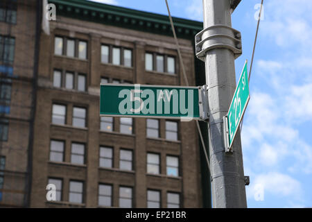 United States. La ville de New York. La partie basse de Manhattan. De l'affiche. La 5e Avenue. Banque D'Images