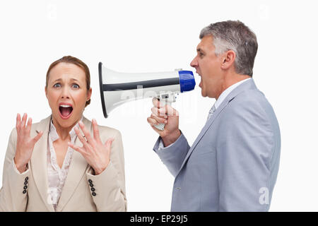 Businessman crier après son collègue avec un mégaphone Banque D'Images