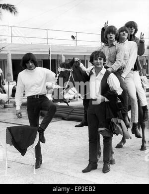 Les Byrds à Miami, Floride, USA 24 juillet 1965. Les Byrds. 1965 Les membres de la bande : David Crosby. Gene Clark. Michael Clarke. Chris Hillman. Roger McGuinn. Banque D'Images