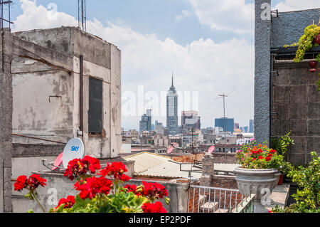 La VILLE DE MEXICO, MEXIQUE - 29 avril 2014 : journée sur le centre-ville de gratte-ciel de toits Zocalo de Mexico City, Mexique. Banque D'Images