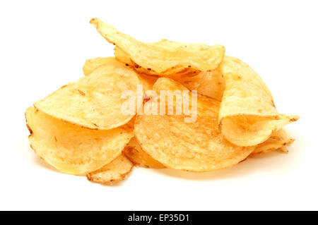 Croustilles de pommes de terre sur un fond blanc Banque D'Images