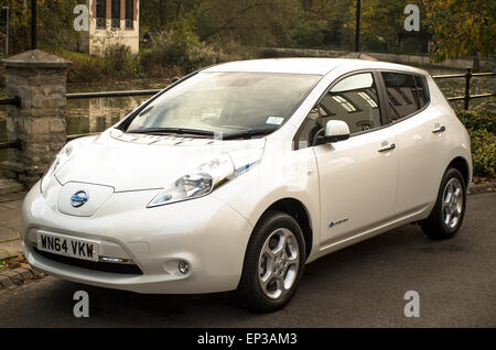 Voiture électrique Nissan LEAF à Chippenham Banque D'Images