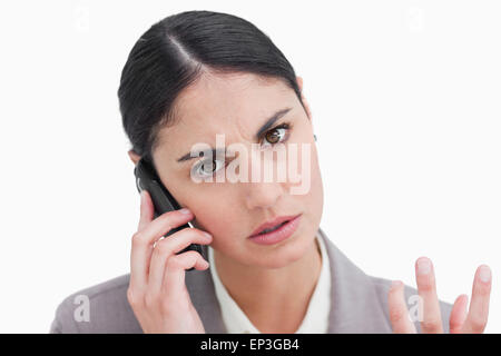 Close up of angry businesswoman sur son portable Banque D'Images