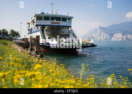 S. Viglio, un car-ferry sur le lac de Garde, Italie Banque D'Images