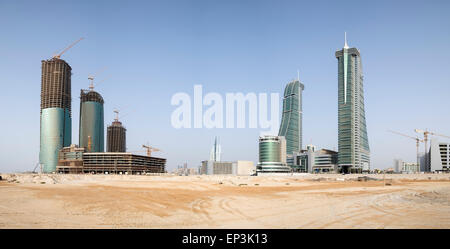 Voir de nouvelles tours de bureaux en construction au quartier du port financier de Bahreïn à Manama Bahrain Banque D'Images