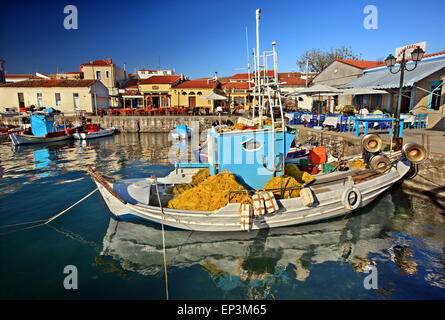 Le petit port de pêche de la ville de Myrina Lemnos, ('Limnos'), l'île Nord Egée,Grèce. Banque D'Images