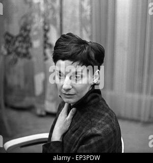 Deutsche bei eine Hörspielproduktion des NDR à Hambourg, Deutschland 1950 er Jahre. L'actrice allemande à la production d'un au Banque D'Images