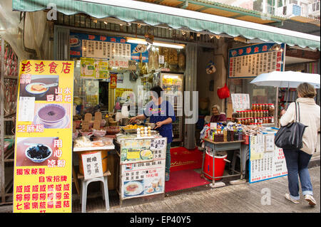 Village de pêcheurs Tai O marché alimentaire de la rue en plein air situé sur l'île de Lantau, Hong Kong, Chine Banque D'Images