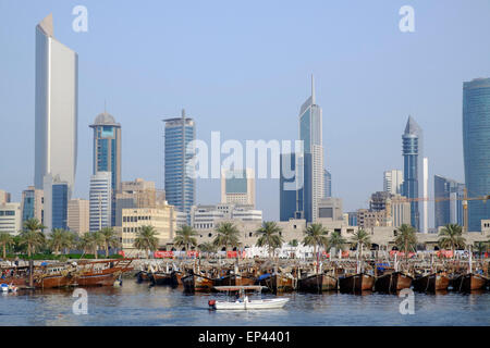 Toits de Koweït City du Dhow Harbour au Koweït Banque D'Images