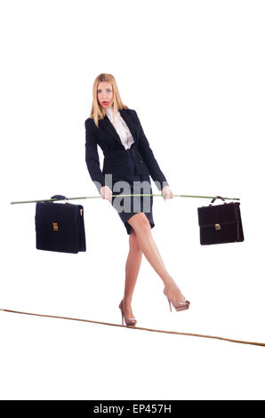 Businesswoman walking sur corde raide isolated Banque D'Images