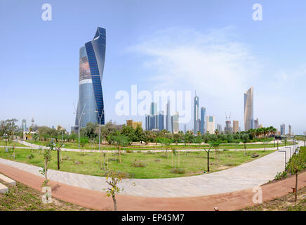 Toits de Central Business District (CBD) à partir de la nouvelle Al Shaheed Park dans la ville de Koweït, Koweït Banque D'Images