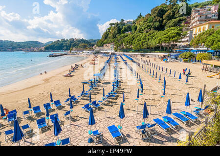 LERICI, ITALIE - 31 MAI 2014 : la plage et de la ville de Lerici, Italie. Lerici est situé à La Spezia Golfe des Poètes, la Ligurie, et est fam Banque D'Images