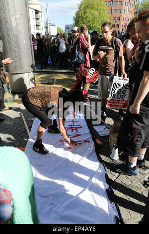 Bristol, Royaume-Uni. 13 mai, 2015. Préparation hâtive banner Crédit : Rob Hawkins/Alamy Live News Banque D'Images