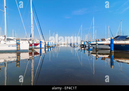 CERVIA, ITALIE - juin 8, 2014 : des bateaux sur le quai à Cervia, en Italie. Banque D'Images