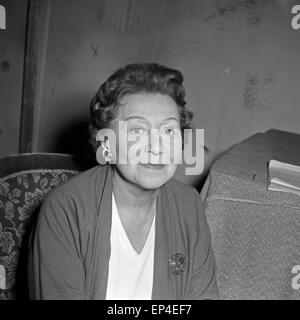 Deutsche Schauspielerin und Operettensängerin Trude Hesterberg, Deutschland 1950er Jahre. L'actrice et chanteuse allemande l'opérette Banque D'Images