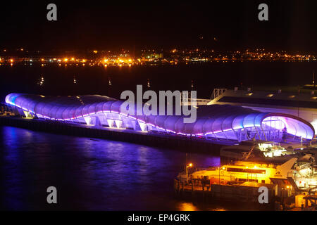 Éclairage coloré sur 'le nuage' events building, Queens Wharf, Auckland, île du Nord, Nouvelle-Zélande Banque D'Images