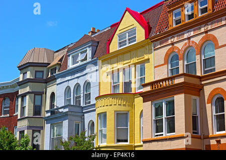 Maisons en rangées le long d'une journée de printemps à Washington DC, USA. Banque D'Images