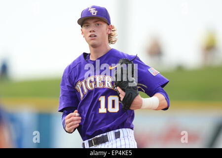 12 mai 2015 : Joueur LSU Grayson Byrd (10) pendant le jeu entre l'Université de la Nouvelle Orléans et Louisiana State University à l'UNO's Maestri champ dans la Nouvelle Orléans en Louisiane. Steve Dalmado/CSM Banque D'Images