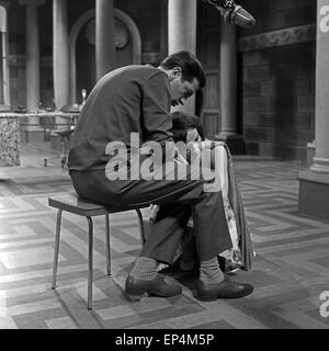 Die Stunde der Antigone, Fernsehspiel, Deutschland 1960, Regie : Fritz Schröder Jahn, acteurs : Günther Dockerill, Luitgard Im Banque D'Images