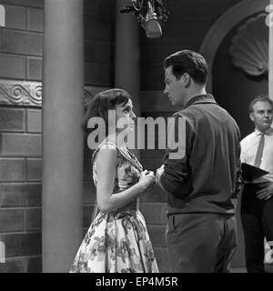 Die Stunde der Antigone, Fernsehspiel, Deutschland 1960, Regie : Fritz Schröder Jahn, acteurs : Günther Dockerill, Luitgard Im Banque D'Images