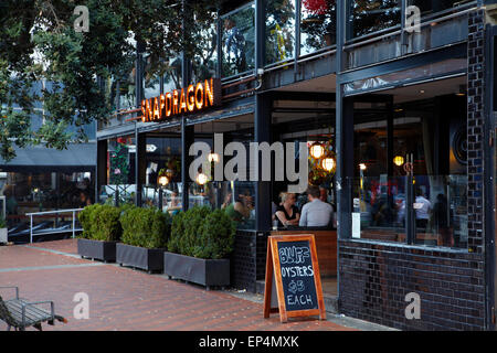 Muflier bar et restaurant, Viaduct Harbour, au bord de l'Auckland, île du Nord, Nouvelle-Zélande Banque D'Images