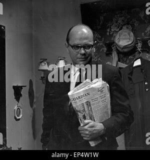 Der Journaliste Dietrich Koch, modérateur des magazins 'Panorama', Deutschland 1960 er Jahre. Dietrich Koch, journaliste présentateur o Banque D'Images