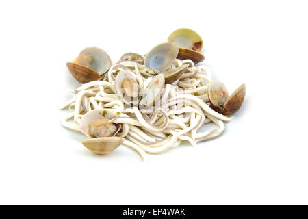 Les anguilles, bébé gulas ou substituer des civelles aux palourdes en sauce à l'ail. Tapa traditionnel espagnol. Banque D'Images