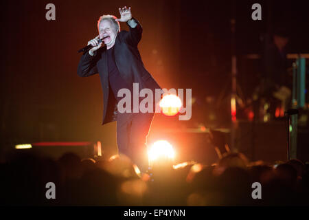 Berlin, Allemagne. 13 mai, 2015. Musicien allemand Herbert Groenemeyer joue sur la scène à l'O2-World-Arena à Berlin, Allemagne, 13 mai 2015. Le concert a été une partie de sa tournée "auernd Jetzt' (lit. Toujours maintenant). Photo : MATTHIAS BALK/dpa/Alamy Live News Banque D'Images