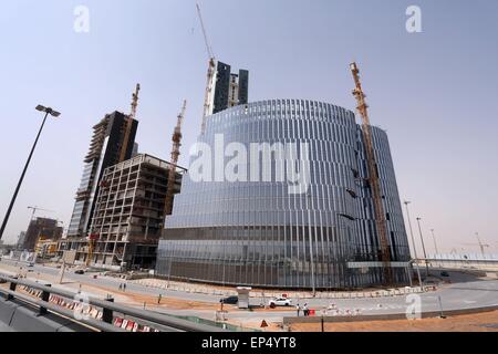 Riyadh, Arabie saoudite. Apr 19, 2015. Le quartier financier de Riyad est en construction à Riyadh, Arabie saoudite, 19 avril 2015. Gouverneur de la Bavière, Horst Seehofer et une économie et des sciences délégation a visité l'Arabie Saoudite et le Qatar au cours d'un voyage de trois jours. Photo : Karl-Josef Opim/dpa/Alamy Live News Banque D'Images